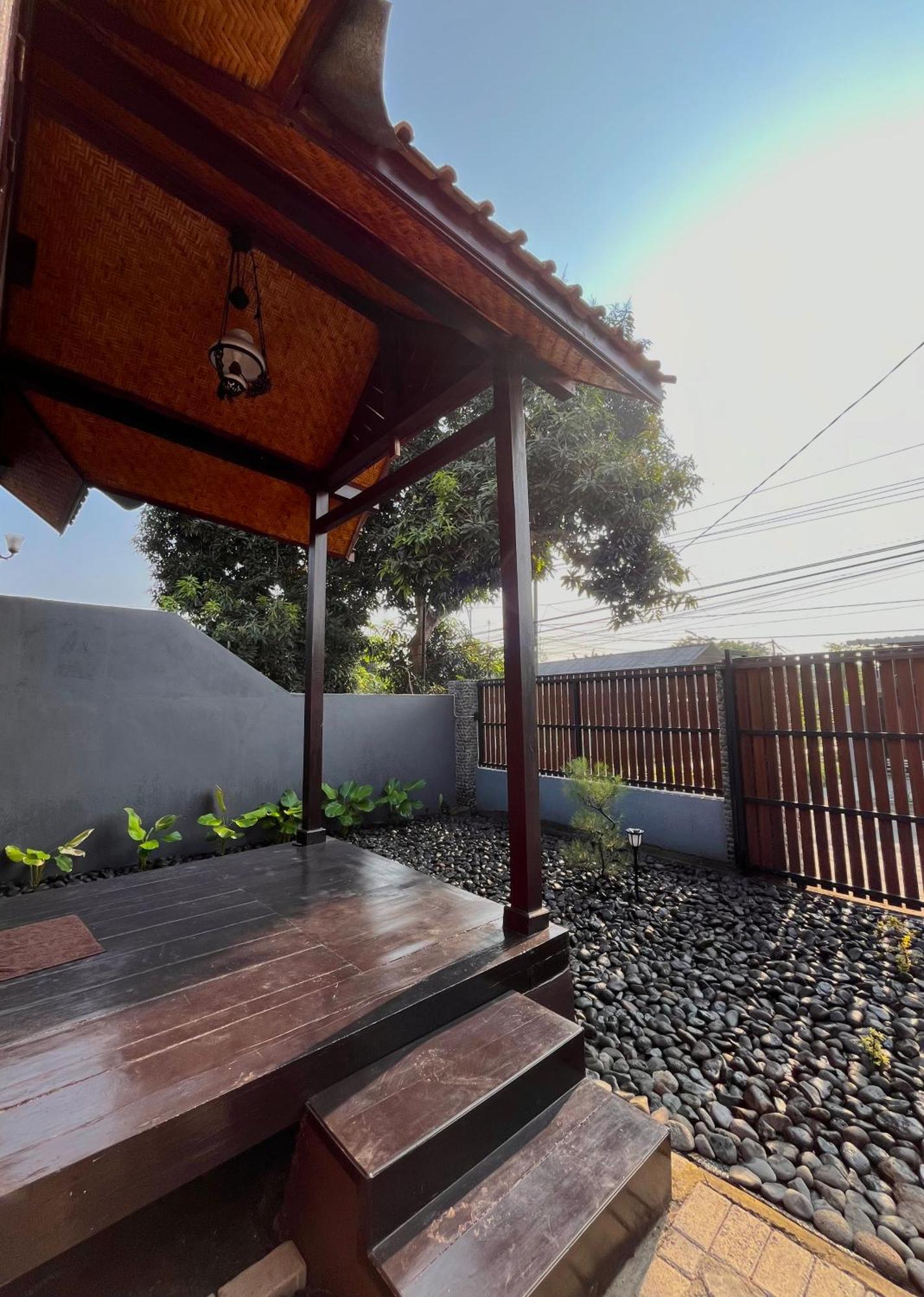 Joglo Homestay Banyuwangi Banyuwangi  Exteriör bild